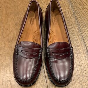 GH Bass Weejuns burgundy Leather Loafers